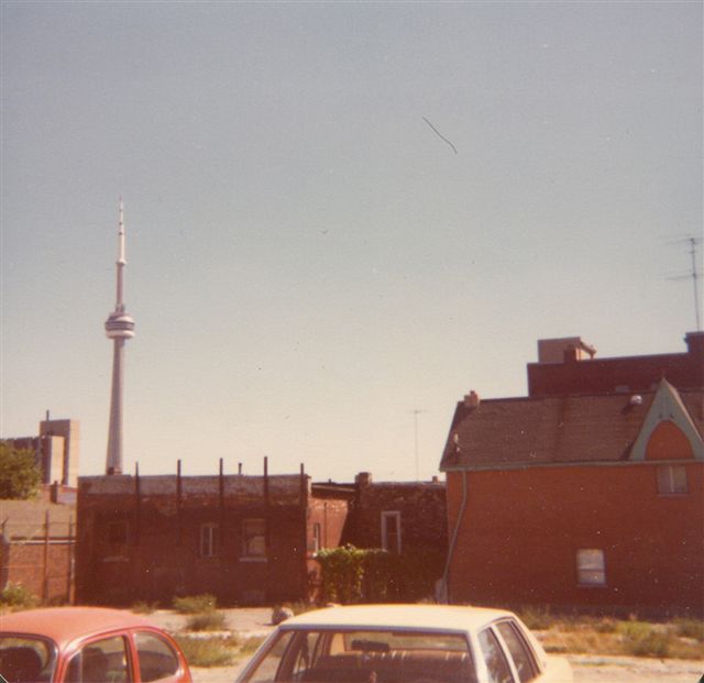 1979-09 9 1/2 Casimir St - side view